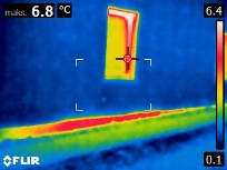 Źle wykonane ocieplenie budynku na cokole.